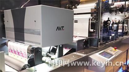 安装在HP Indigo 8000数码印刷机上的AVT Helios S Turbo系统